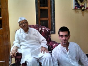 Sadguru Shri Ramakant Maharaj w devotee